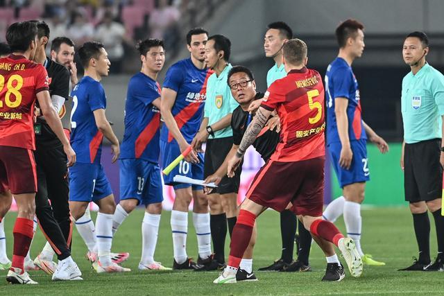 深海奇迹：用钛合金机器人打捞出10.8万公斤银锭